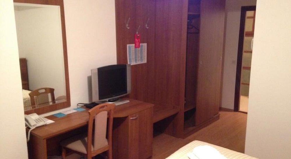 Hotel Plava Laguna Тисно Екстер'єр фото